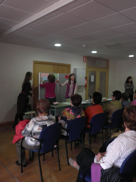 Mujeres del Centro Municipal de Atención a Personas Mayores Las Herratillas visiron el Teatro Romano de Cartagena - 5, Foto 5