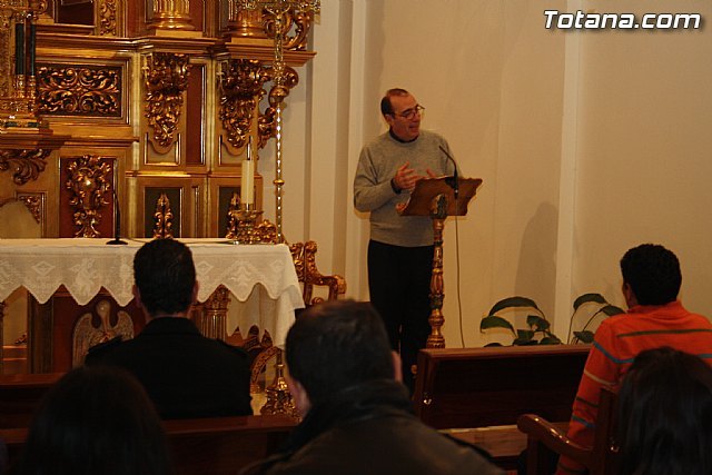 Charla-coloquio “La eucaristía en la vida del cofrade”, Foto 2