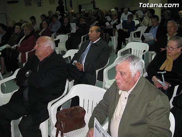 Los vecinos de la zona centro, la Crcel y la zona de la Cermica participan en una asamblea - 6