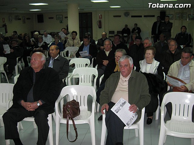 Los vecinos de la zona centro, la Crcel y la zona de la Cermica participan en una asamblea - 9