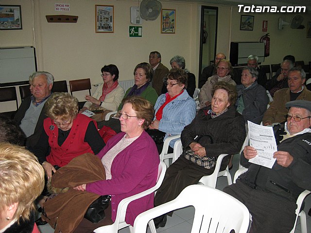 Los vecinos de la zona centro, la Crcel y la zona de la Cermica participan en una asamblea - 10