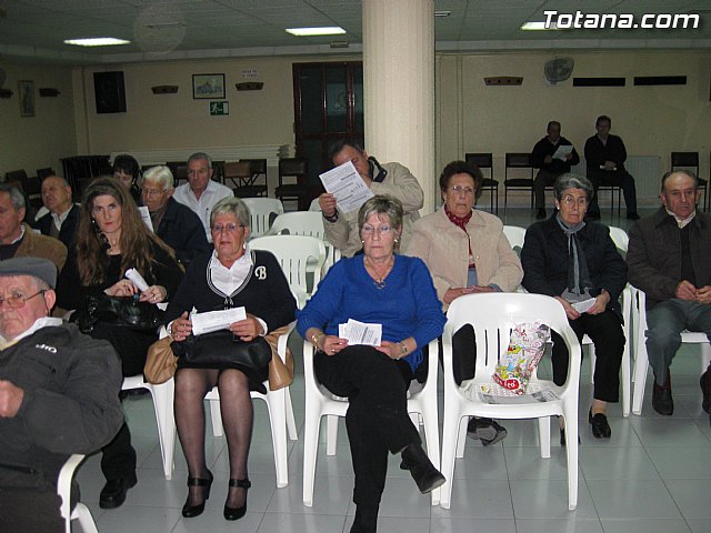 Los vecinos de la zona centro, la Crcel y la zona de la Cermica participan en una asamblea - 11