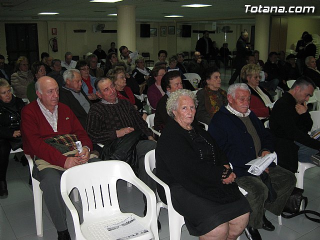 Los vecinos de la zona centro, la Crcel y la zona de la Cermica participan en una asamblea - 12