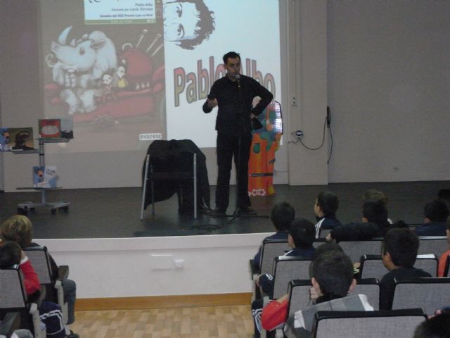 El escritor Pablo Albo explica como crear historias a más 500 escolares de San Pedro del Pinatar - 2, Foto 2