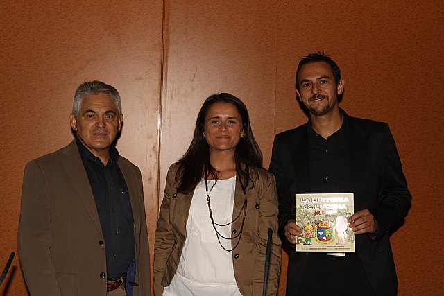 Los poetas Luis Alberto de Cuenca y Manuel Lara Cantizani ofrecen una conferencia - coloquio - 1, Foto 1