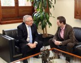 El rector de la UMU se entrevista con el candidato socialista de Cehegín