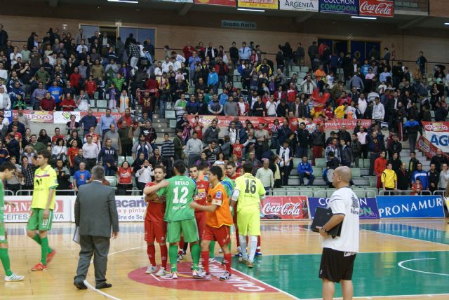 Cerca de 5.000 personas llevaron en volandas a ElPozo Murcia a la victoria - 2, Foto 2