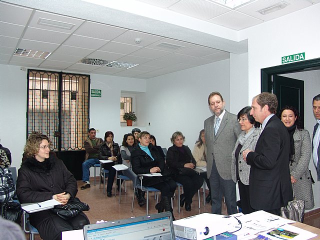 Sotoca inaugura la primera oficina virtual en Pliego para facilitar el asesoramiento y la información laboral a sus ciudadanos - 1, Foto 1