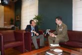 El Alcalde recibe al Coronel Patricio Togores