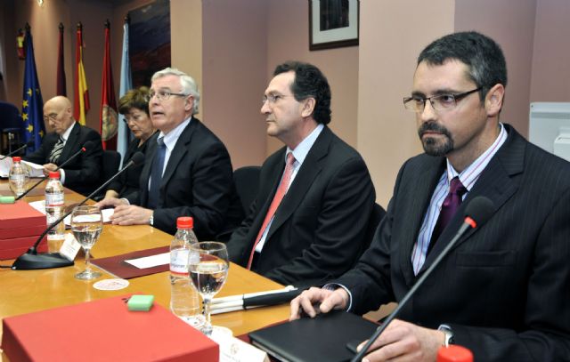 La Facultad de Letras reconoce a los funcionarios María Freitas y Antonio Labaña - 2, Foto 2