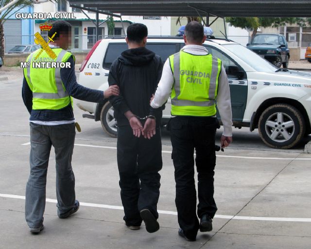 La Guardia Civil detiene a tres personas por el robo en una vivienda con sus moradores en San Javier - 2, Foto 2