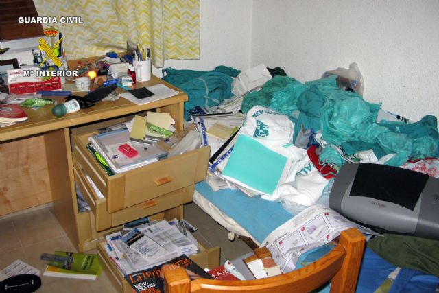 La Guardia Civil detiene a tres personas por el robo en una vivienda con sus moradores en San Javier - 3, Foto 3