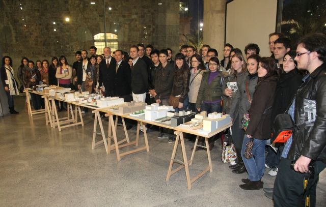 Una exposición recoge las propuestas de remodelación de la plaza del Rey de ochenta estudiantes de Arquitectura - 1, Foto 1