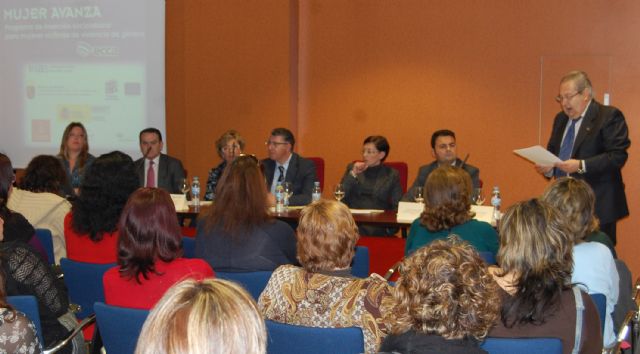 Radio Ecca Fundación ha hecho entrega de los diplomas del programa Mujer Avanza - 1, Foto 1