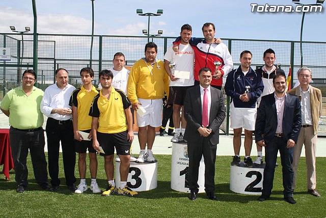 Autoridades municipales inauguran las nuevas pistas de pádel que se han construido en el Polígono Industrial El Saladar - 1, Foto 1