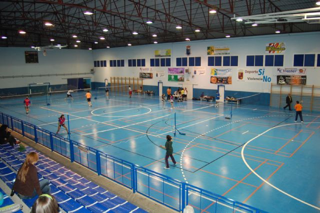 Los jóvenes torreños disfrutan el deporte nocturno a golpe de raqueta - 1, Foto 1