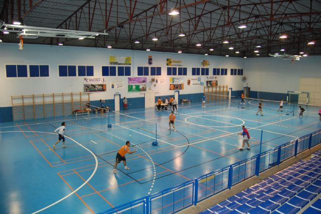 Los jóvenes torreños disfrutan el deporte nocturno a golpe de raqueta - 2, Foto 2