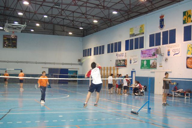 Los jóvenes torreños disfrutan el deporte nocturno a golpe de raqueta - 3, Foto 3