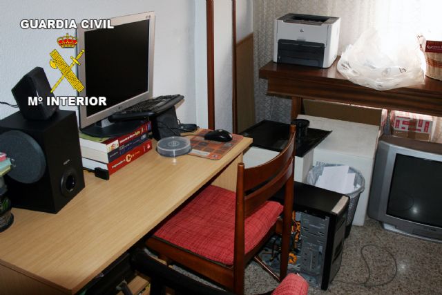 La Guardia Civil ha detenido a una persona con gran cantidad de material pedófilo - 1, Foto 1
