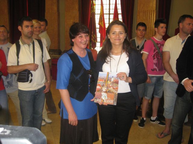 María Dolores Sánchez da la bienvenida a alumnos y profesores del colegio Arteaga de Sucina - 2, Foto 2