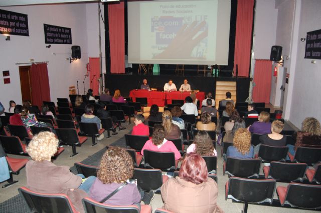 Arranca el IX Foro de Educación de Lorquí centrado en los pros y contras de las Redes Sociales - 1, Foto 1
