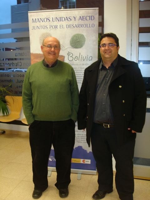 Carrión y Antonio Pintado visitan la exposición sobre Bolivia y Filipinas que se encuentra en La Cárcel, Foto 1