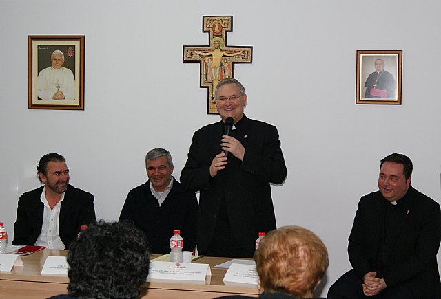 Mons. Lorca Planes bendice la nueva sede de Cáritas de la parroquia de Nuestra Señora del Rosario de Bullas - 1, Foto 1