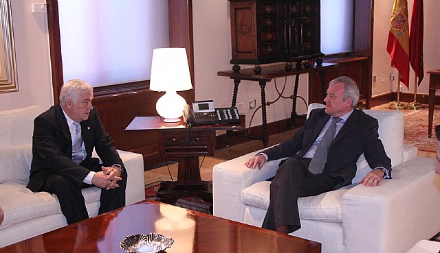 El presidente de la Comunidad recibe al compositor y músico militar Abel Moreno - 1, Foto 1