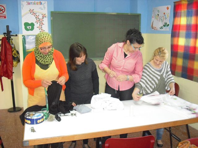 Finaliza en Lorquí el taller de costura propuesto por el Proyecto Abraham - 2, Foto 2