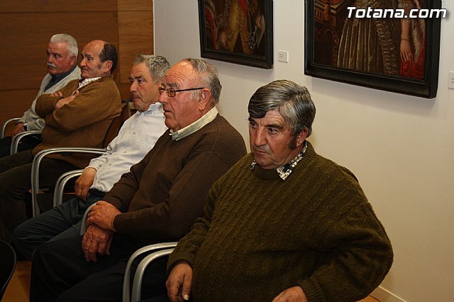 El ayuntamiento de Totana reconoce la labor desempeñada por ocho trabajadores del consistorio con motivo de su jubilación, Foto 1