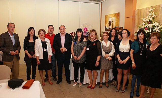 La Asociación de Enfermos de Alzheimer de Puerto Lumbreras congregó a más de 200 personas en su comida benéfica - 1, Foto 1