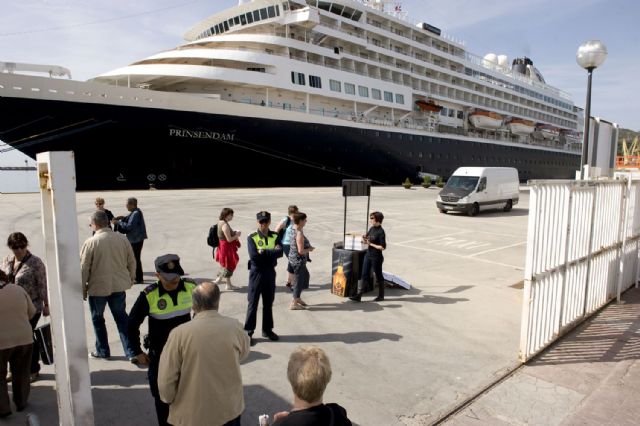 Los primeros cruceros de abril llegan con 1.500 turistas - 3, Foto 3