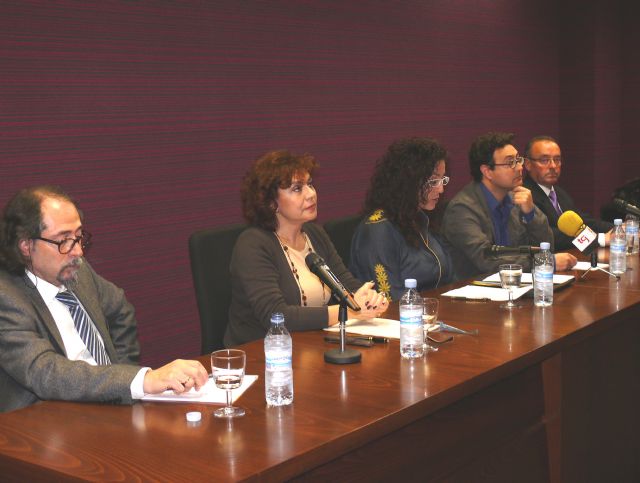 ´El color y las formas abstractas en la pintura informalista es la realización de la verdad en la pintura, según Bartolomé Medina - 2, Foto 2