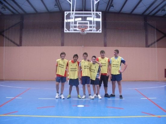 El equipo de baloncesto del IES Prado Mayor jugó los cuarto de final regionales en Murcia, Foto 1