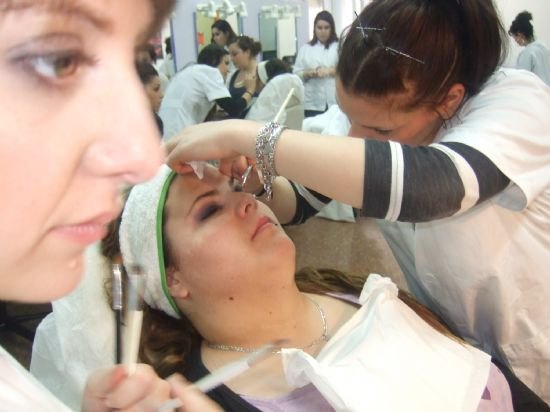 El alumnado del programa de cualificación profesional inicial de Servicios auxiliares de estética”, realiza una visita programada, Foto 2