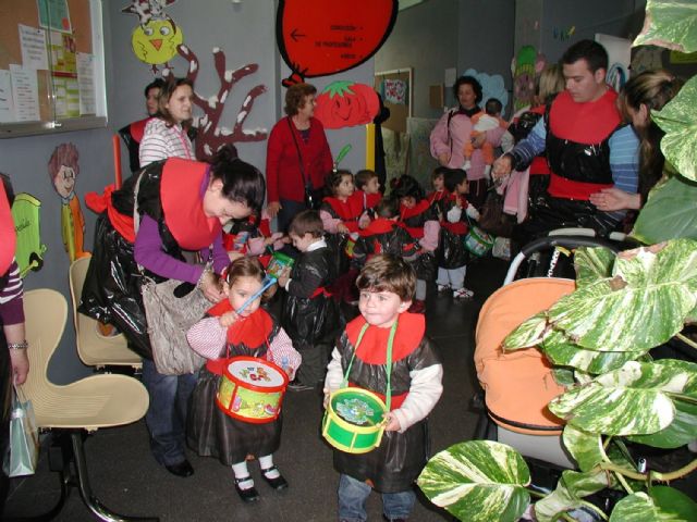 Los pequeños de La Aljorra preparan su procesión infantil con un trono incluido - 2, Foto 2