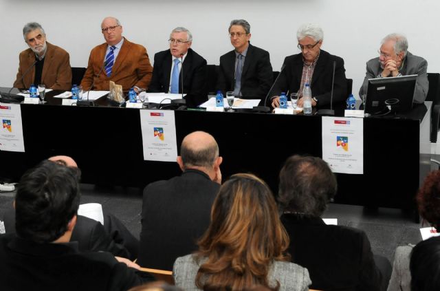 Distinguen al decano de la Facultad de Trabajo Social por su compromiso con la profesión - 1, Foto 1