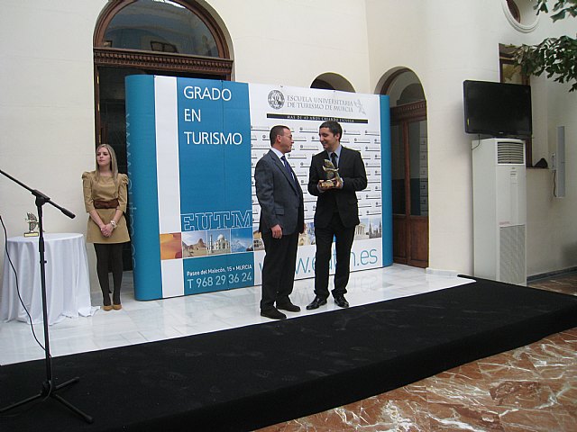 Cruz: El turismo es uno de los sectores que más confianza despierta para la recuperación económica de la Región - 1, Foto 1