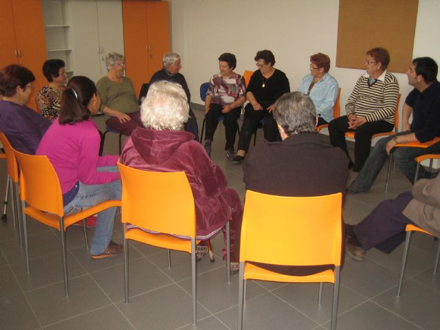 Comienza el programa de actividades de primavera en el Centro Municipal de Personas Mayores de Paretón-Cantareros, Foto 1