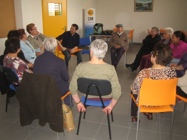 Comienza el programa de actividades de primavera en el Centro Municipal de Personas Mayores de Paretón-Cantareros, Foto 2
