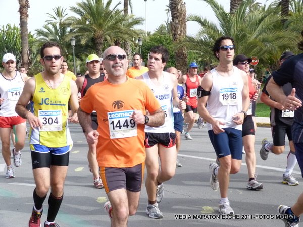 Dos atletas de Club Atletismo Totana participaron en la 39 Media Maratón “Ciudad de Elche”, Foto 1