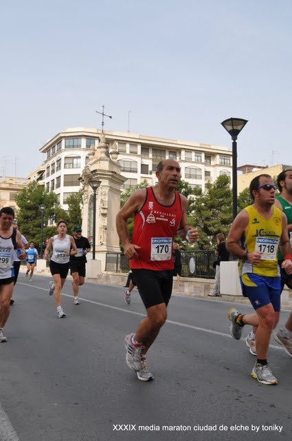 Dos atletas de Club Atletismo Totana participaron en la 39 Media Maratón “Ciudad de Elche”, Foto 4