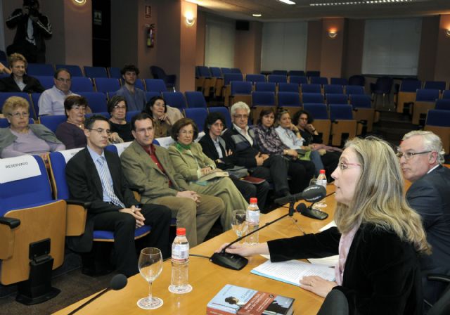 La escritora María Dueñas abrió el Aula de Debate de la Universidad de Murcia - 3, Foto 3