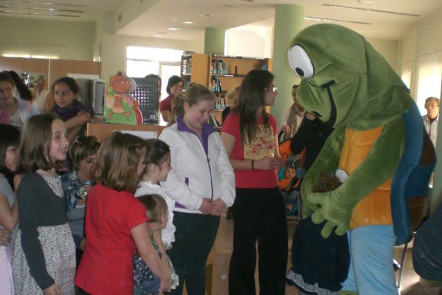 Puerto Lumbreras organiza bajo el lema Ven a la biblioteca y cuéntalo numerosas iniciativas culturales con motivo de la Semana del Libro - 1, Foto 1