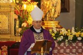 El Obispo de Cartagena participa en el Va Crucis con los cartageneros y preside la Misa de Santa Mara de Gracia