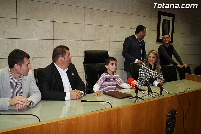 El ayuntamiento y el Cabildo de Procesiones firman el convenio de colaboracin - 1