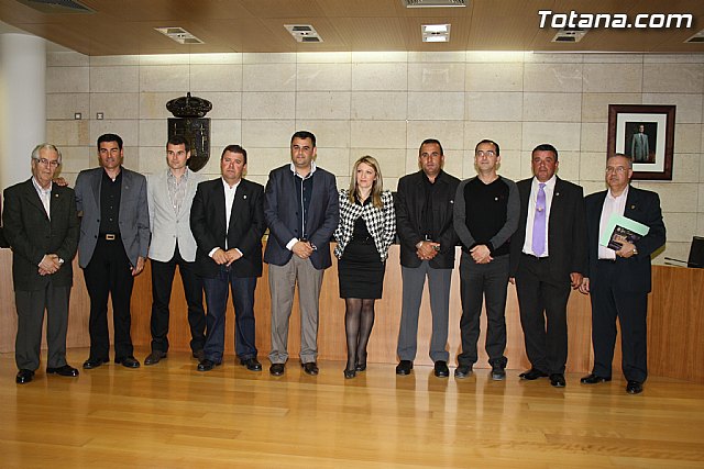 El ayuntamiento y el Cabildo de Procesiones firman el convenio de colaboracin - 13