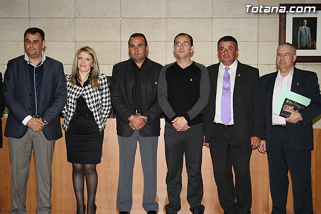 El ayuntamiento y el Cabildo de Procesiones firman el convenio de colaboracin - 15
