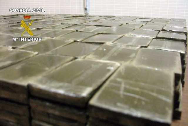 La Guardia Civil sorprende a una persona realizando un traslado de más de 60 kilos de hachís por la A-7 - 4, Foto 4