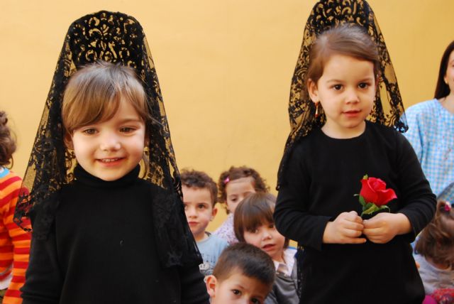 Los alumnos de la Escuela Infantil Carmen Baró se adentran en la Semana Santa de Totana a través de las bandas de cornetas y tambores, Foto 1